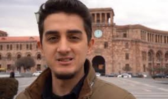 Ruhi Çenet Qarabağda çəkiliş apararkən yaxınlığına mərmi düşdü - VİDEO