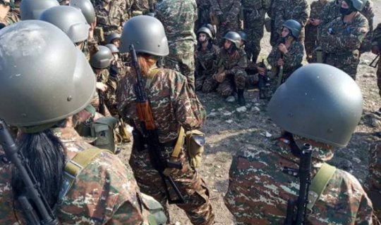 Ermənistanda kişi tapılmadı, döyüşə qadınlar gedir -xa0FOTOLAR