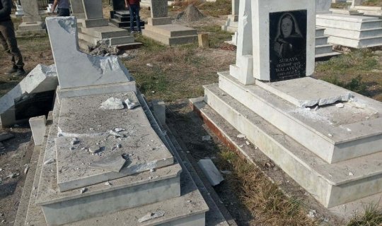 Ermənilər Ağcabədiyə raket atıb, qəbiristanlıq dağılıb - FOTO