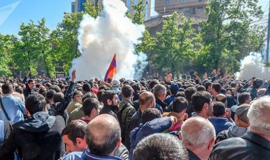 Ermənistanda mitinq başlayıb FOTO-VIDEO