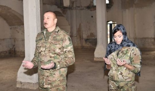 Prezident İlham Əliyev və Birinci vitse-prezident Mehriban Əliyeva Ağdam məscidində olublar - FOTO/VİDEO