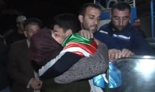 Cəlilabad sakinləri qaziləri qarşılayır - FOTO