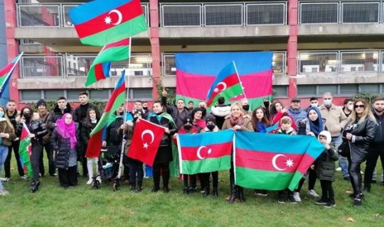 Almaniyada ordumuzun tarixi qələbəsi münasibəti ilə aksiya keçirilib - FOTO