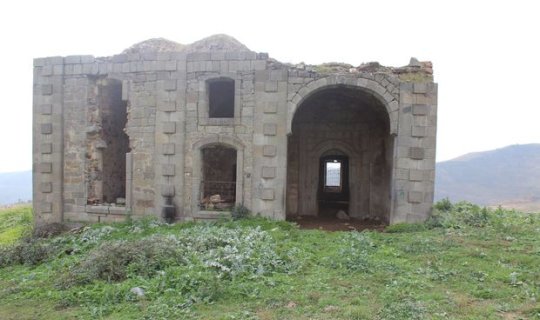 Ermənilər daha bir tarixi məscidimizi tövləyə çevirdi - FOTO