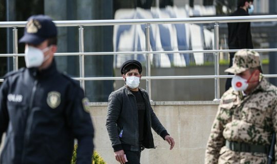 Açıq havada tibbi maskadan istifadə virusdan necə qoruyur?