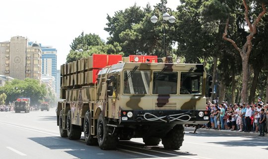 Azərbaycanın müasir texnikaları parada çıxarıldı