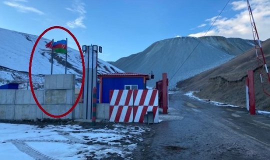 Görüntülər erməniləri dəli etdi - Mübahisəli ərazidə Azərbaycan və Türkiyə bayraqları yanaşı asıldı - FOTO