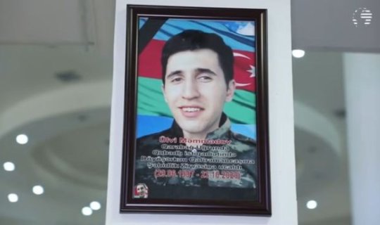 Özü şəhid oldu, qanlı bayrağı işğaldan azad edilən zirvəyə sancıldı - FOTO/VİDEO