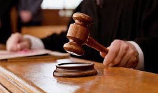 Qazaxda qohumunu öldürən şəxs HAKİM QARŞISINDA