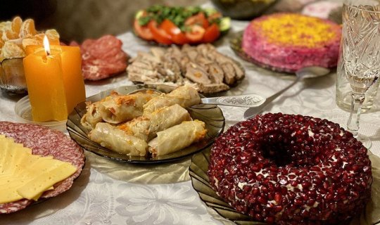 Bayramdan qalan bayat qidalar təhlükəlidir - Bu salatlar mikrob yuvasıdır