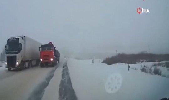 Yük maşınlarının qaydanı pozması minik avtomobilini qəzaya saldı – ANBAAN VİDEO