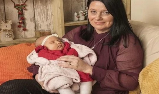 Qadın öz bacısını dünyaya gətirib, anasına verdi - FOTO