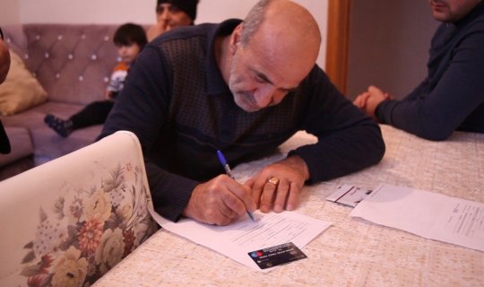 Daha bir şəhid ailəsinə təqaüd kartı təqdim edildi