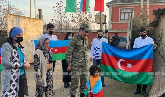 Vətən Müharibəsi iştirakçısı olan qardaşlar Biləsuvarda coşqu ilə qarşılandı