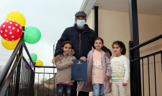 Bölgələrdə 20 şəhid ailəsinə və Qarabağ əlillərinə yeni evlər verildi