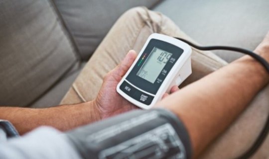 Arterial qan təzyiqini sadə yolla azaltmaq üsulu açıqlandı