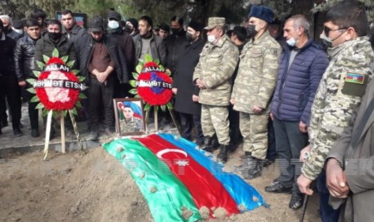 Yeni dünyaya gələn övladını görməyən şəhid kapitan dəfn edildi - FOTO