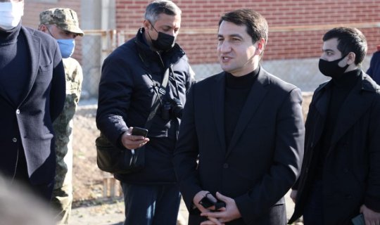 Prezidentin köməkçisi: \
