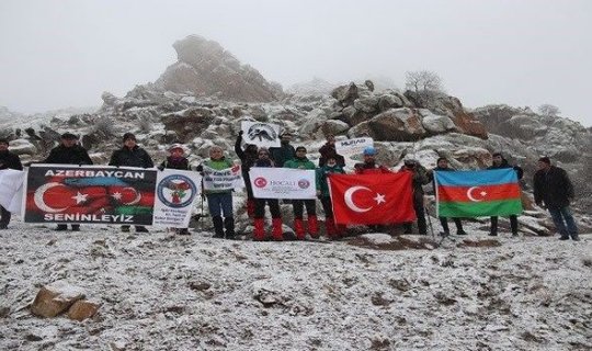 Türkiyəli alpinistlər Xocalı şəhidləri üçün Haça dağına qalxdılar