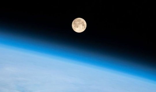 NASA Aya ilk qadını növbəti 10 il ərzində göndərəcək