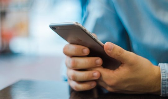 Mobil telefonlarda proqramların dayanmasının səbəbi AÇIQLANDI