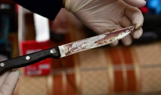 Qobustanda DƏHŞƏT: kişi arvadının başını kəsdikdən sonra özünü bıçaqladı