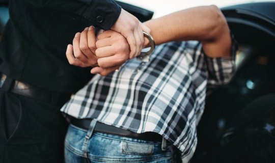 Polis sərxoş vəziyyətdə azad olunan ərazilərə keçmək istəyənləri saxladı