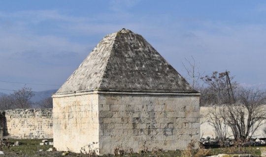 Dini konfessiya rəhbərləri Ağdamda Qarabağ xanlarının abidələrini ziyarət edib
