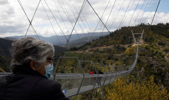 Dünyanın ən uzun asma körpüsü istifadəyə verilir - FOTO