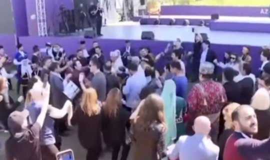 “Xarıbülbül” festivalında səhnə arxasında maraqlı anlar - VİDEO