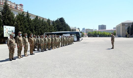 Azərbaycan Ordusunun şəxsi heyət və hərbi texnikası təlim bölgəsinə yola düşüb - FOTO