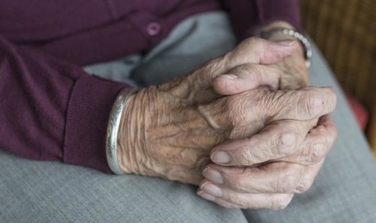 Sabirabadda kişi özündən 37 yaş kiçik arvadını ürəyindən bıçaqlayıb