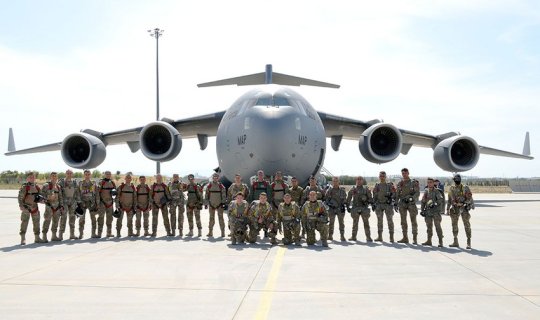 Hərbçilərimizin iştirak etdiyi təlimlərdə paraşüt hazırlığı üzrə məşqlər keçirilib - FOTO