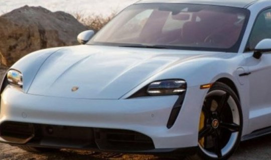 Porsche Taycan modelinin iki yeni versiyasını hazırlayır