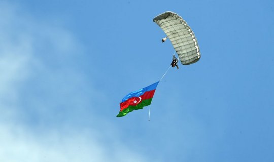 Türkiyə səmasında Azərbaycan bayrağı dalğalandırılıb