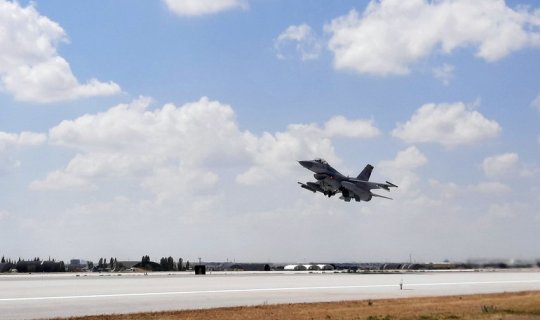 “Anadolu Qartalı - 2021”: hərbi pilotlarımız canlı qüvvə və zirehli texnikaya zərbələr endirib