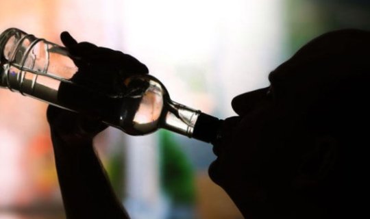 İçkinin mədəyə zərər vurduğunu göstərən əlamətlər - Alkoqol qastriti nədir?