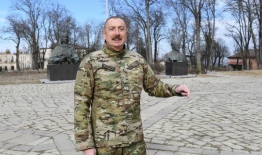 Dövlət başçısı: \