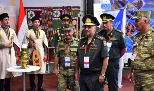 Azərbaycanlı general Moskvada açılışda - VİDEO