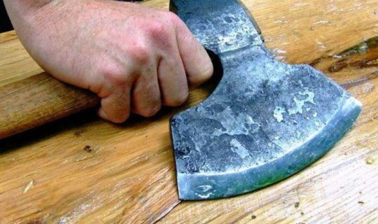 Bakıda qardaş qardaşı balta ilə öldürüb - Qətlin təfərrüatı