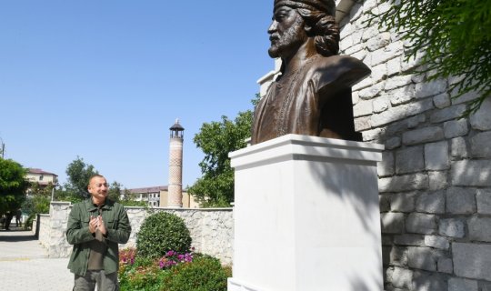Dahi Azərbaycan şairi Molla Pənah Vaqifin Şuşada büstü açılıb - YENİLƏNİB/FOTO