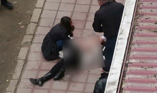 Kişi parkda arvadını qətlə yetirdi