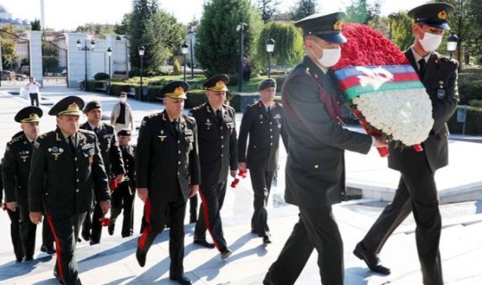 Azərbaycan Ordusunun Baş Qərargah rəisi Ankarada Heydər Əliyev Parkını ziyarət edib - FOTO