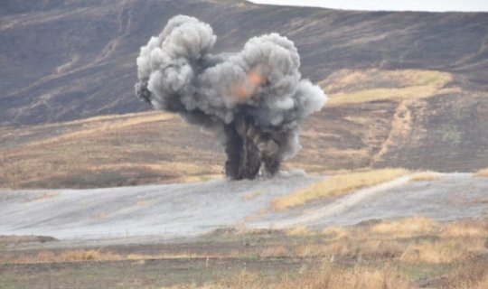 Ağdamda yol tikintisi zamanı ekskavator minaya düşüb, bir nəfər yaralanıb