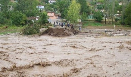 Bu rayonlara güclü yağış yağır - Sel və daşqın var