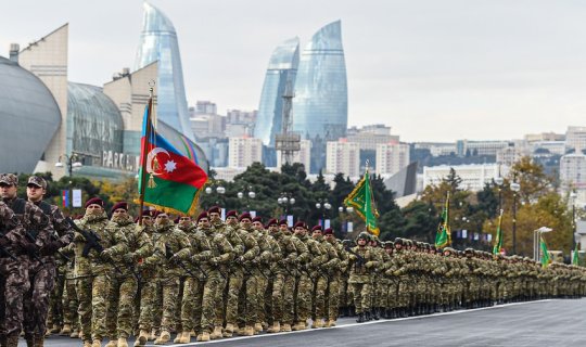 Anım Günü ilə əlaqədar Bakının mərkəzində hərbçilərin yürüşü başlayıb