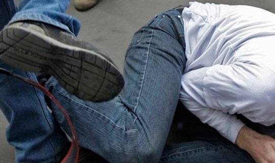 Qubada qohumunun arvadı ilə qaçan şəxsi döyüb öldürənlər yenidən hakim qarşısında
