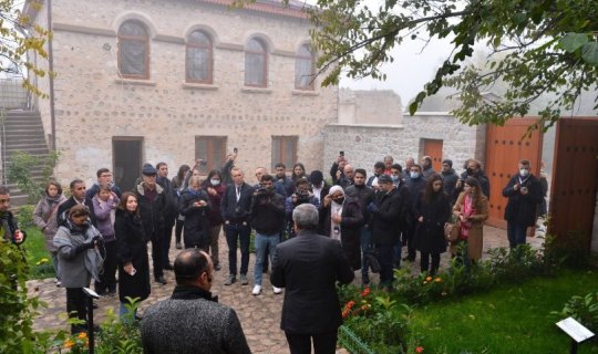 Diplomatik korpus nümayəndələri və xarici jurnalistlər Şuşaya səfər ediblər - FOTO