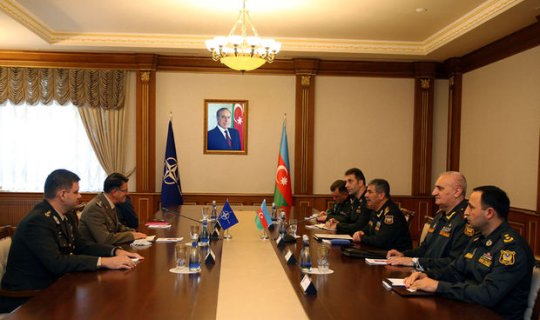 Azərbaycanın müdafiə naziri NATO-nun nümayəndəsi ilə görüşüb - FOTO