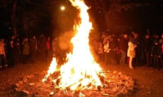 Əvvəlcə qonşuları tonqal başına yığdı, sonra isə görün nə etdi...